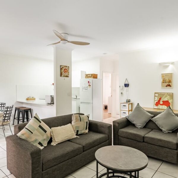 suite-familiar-apartment-units-trinity-beach-pacific-australia-apartaments-rent-adventure-travel 15